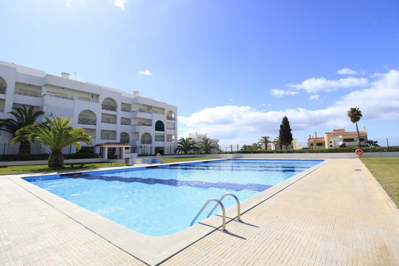Armacao De Pera Brightness With Pool By Homing Lejlighed Eksteriør billede