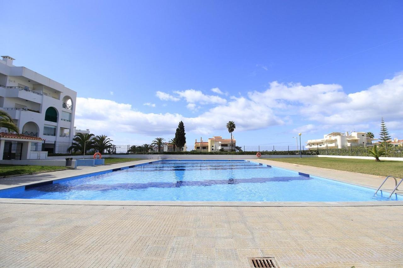 Armacao De Pera Brightness With Pool By Homing Lejlighed Eksteriør billede