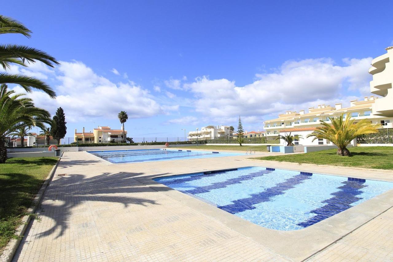 Armacao De Pera Brightness With Pool By Homing Lejlighed Eksteriør billede