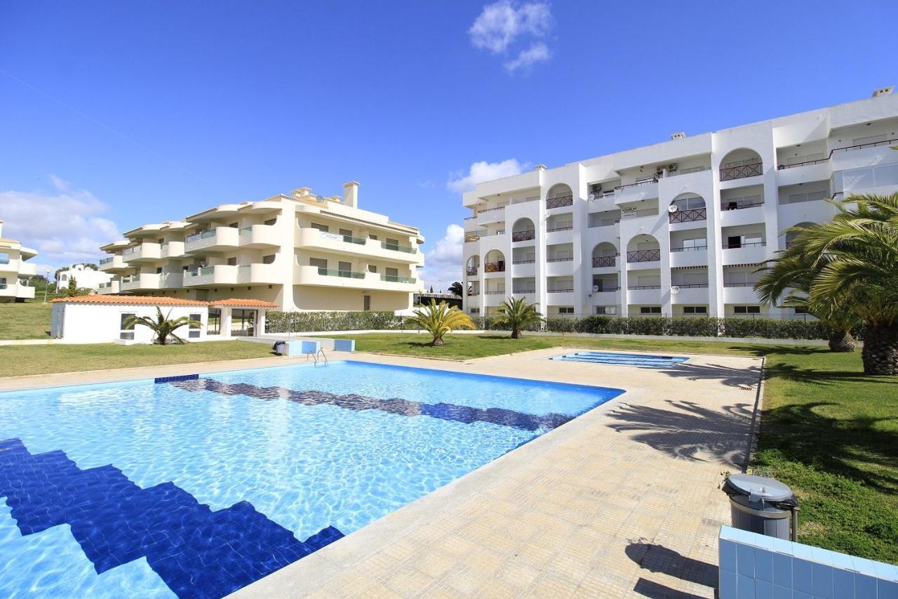 Armacao De Pera Brightness With Pool By Homing Lejlighed Eksteriør billede