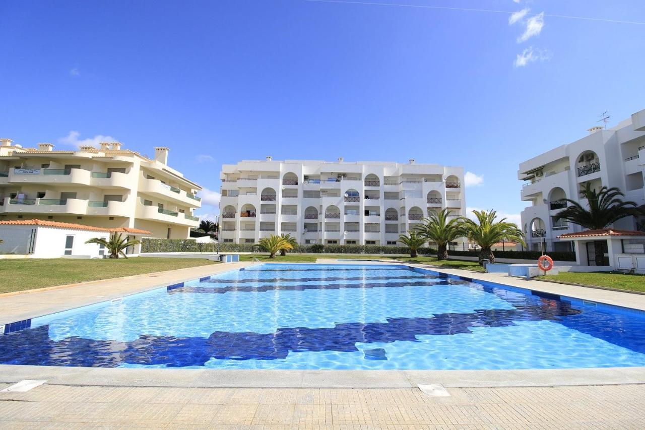 Armacao De Pera Brightness With Pool By Homing Lejlighed Eksteriør billede