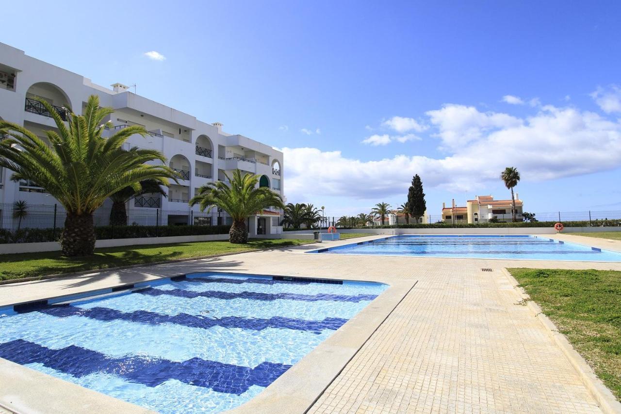 Armacao De Pera Brightness With Pool By Homing Lejlighed Eksteriør billede