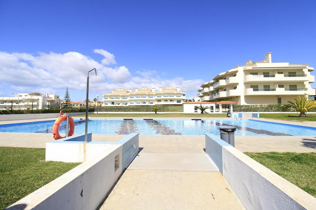 Armacao De Pera Brightness With Pool By Homing Lejlighed Eksteriør billede