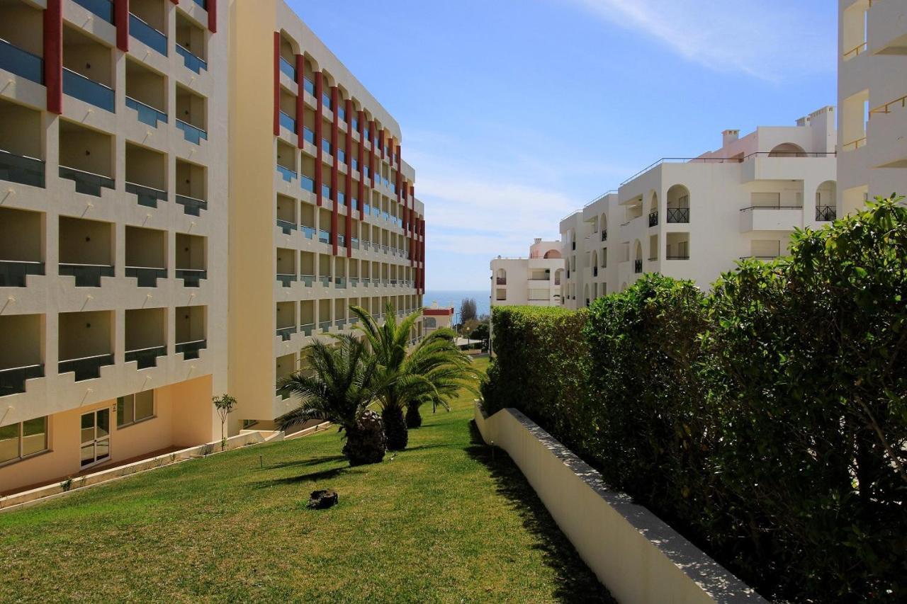 Armacao De Pera Brightness With Pool By Homing Lejlighed Eksteriør billede